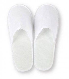ZAPATILLAS CERRADAS BLANCAS (50 PARES)
